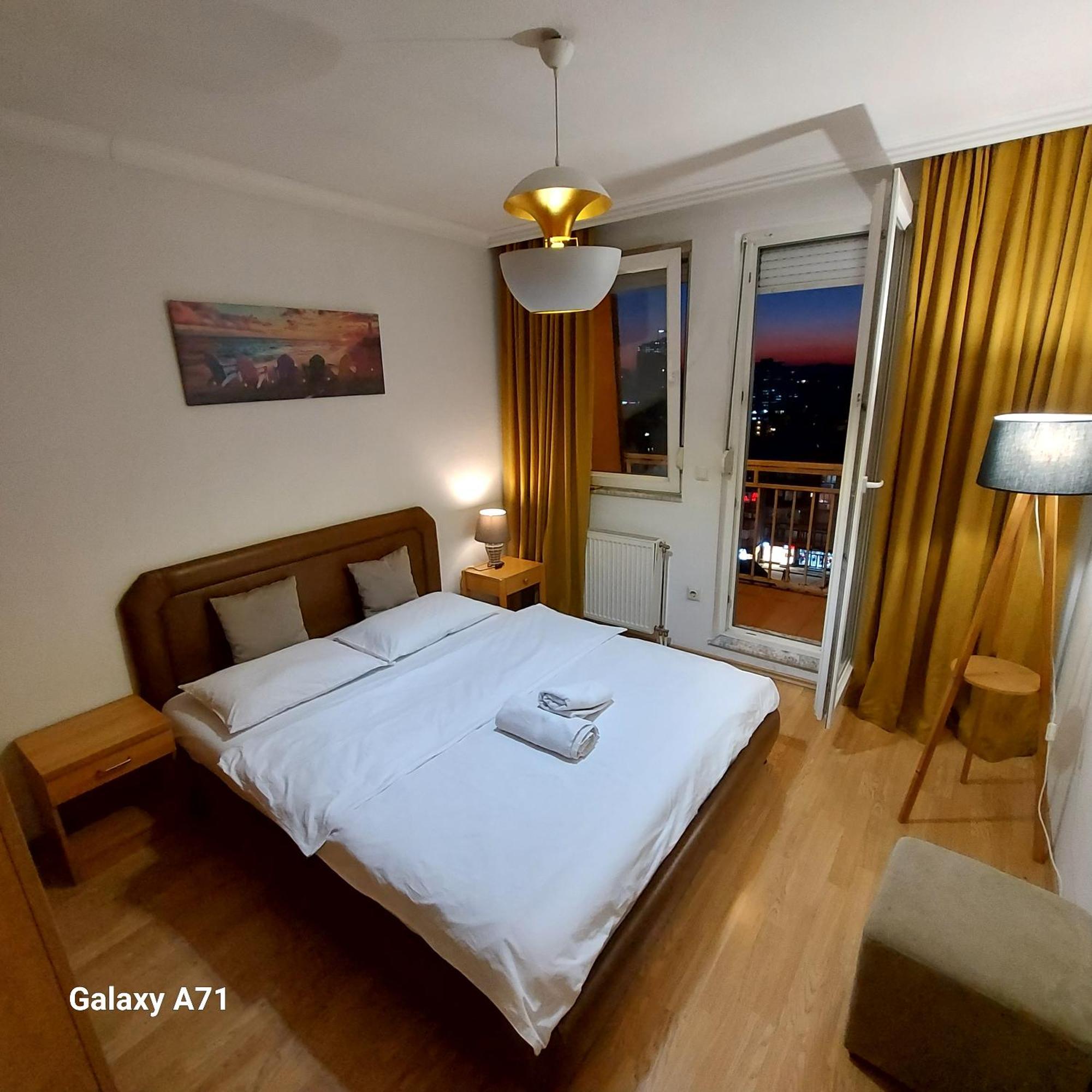 Gorgeous Apartment With City View In The City Center プリシュティナ エクステリア 写真